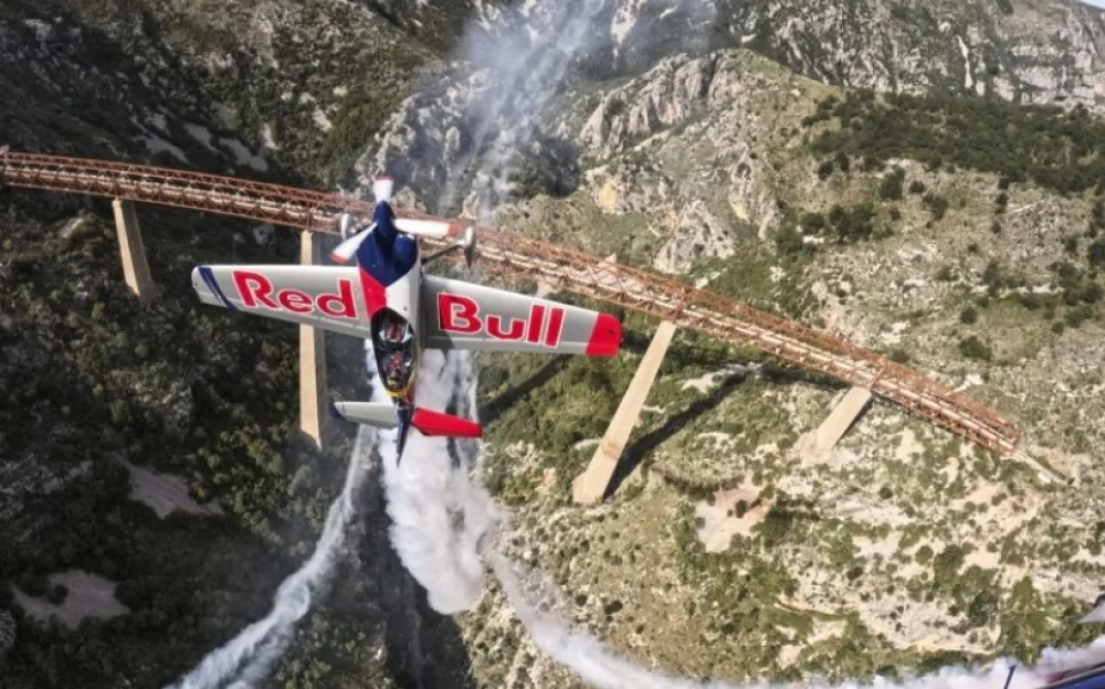 (VIDEO) Spektakl u Crnoj Gori: Izveden grupni obrnuti loop ispod mosta na Maloj Rijeci
