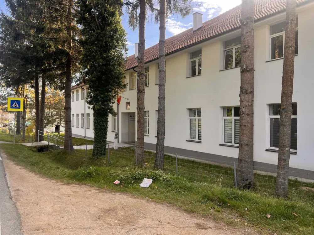 Osnovna &scaron;kola u Toma&scaron;evu neće raditi sve dok traje potraga za dvostrukim ubicom