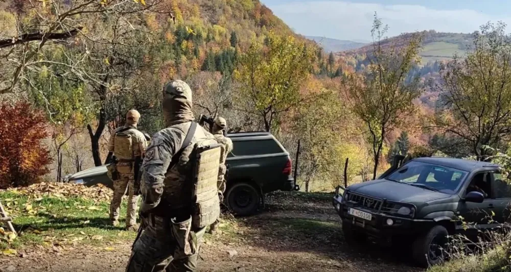 (VIDEO) Helikopteri danas oblijeću sela i bjelopoljskoj op&scaron;tini u blizini kuće u kojoj je živio Alija Balijagić