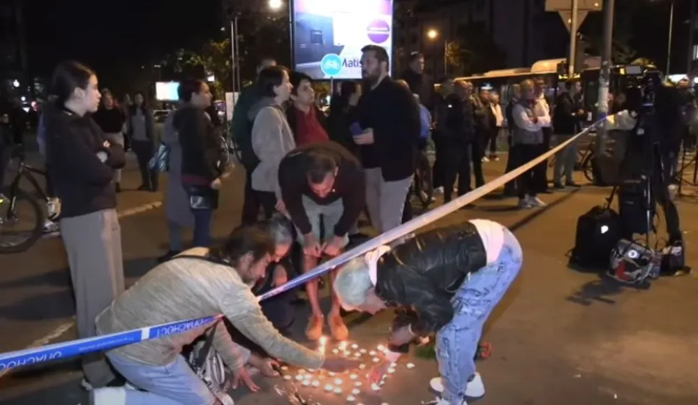 Paljenje svijeća za nastradale u Novom Sadu