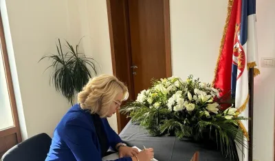 Vukićević se upisala&nbsp;u knjigu žalosti: Uputila sauče&scaron;će porodicama stradalih u nesreći u Novom Sadu