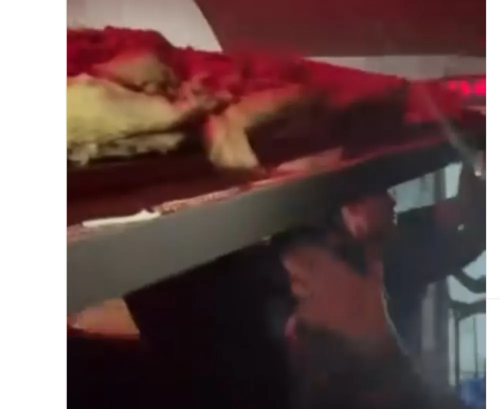 (VIDEO) Plafon pao na goste diskoteke u Srbiji