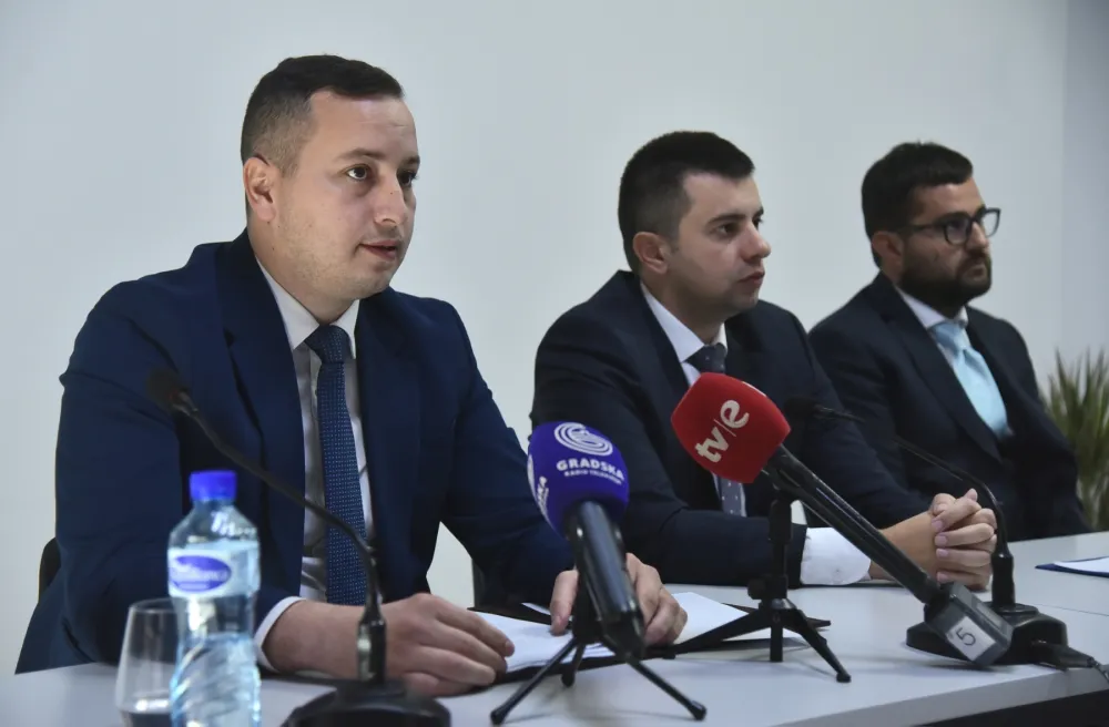 AZK: Utvrđen zabranjeni sporazum između mobilnih operatora