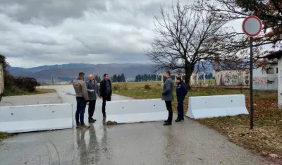 Berane: Glavni ulaz ka aerodromskoj pisti zatvoren betonskim barijerama