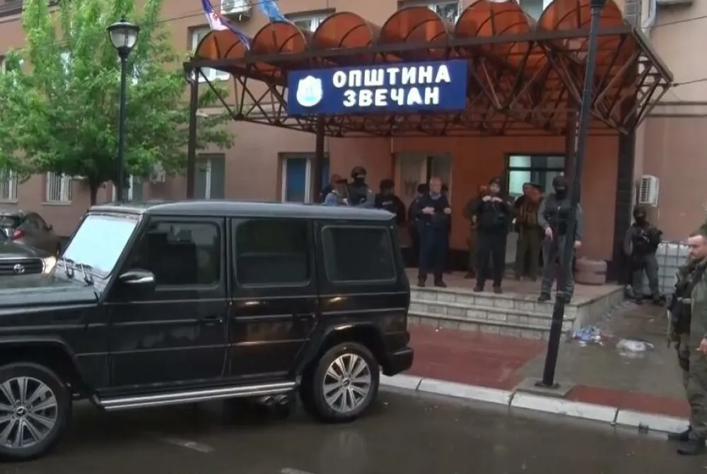 Napad na policijsku stanicu u Zvečanu: Bačene dvije ručne bombe, odjeknula eksplozija