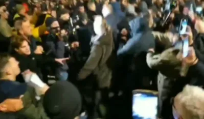 (VIDEO) Ekipa N1, građani i aktivisti napadnuti tokom blokade Beograda na vodi