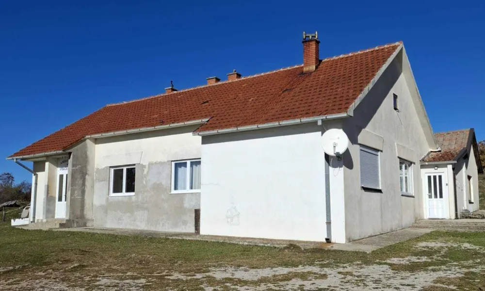 Op&scaron;tine Nik&scaron;ić sa 5.000 eura pomogla adaptaciјu ambulante u MZ&nbsp;Vraćenovići: Nova stolariјa, uskoro i fasada