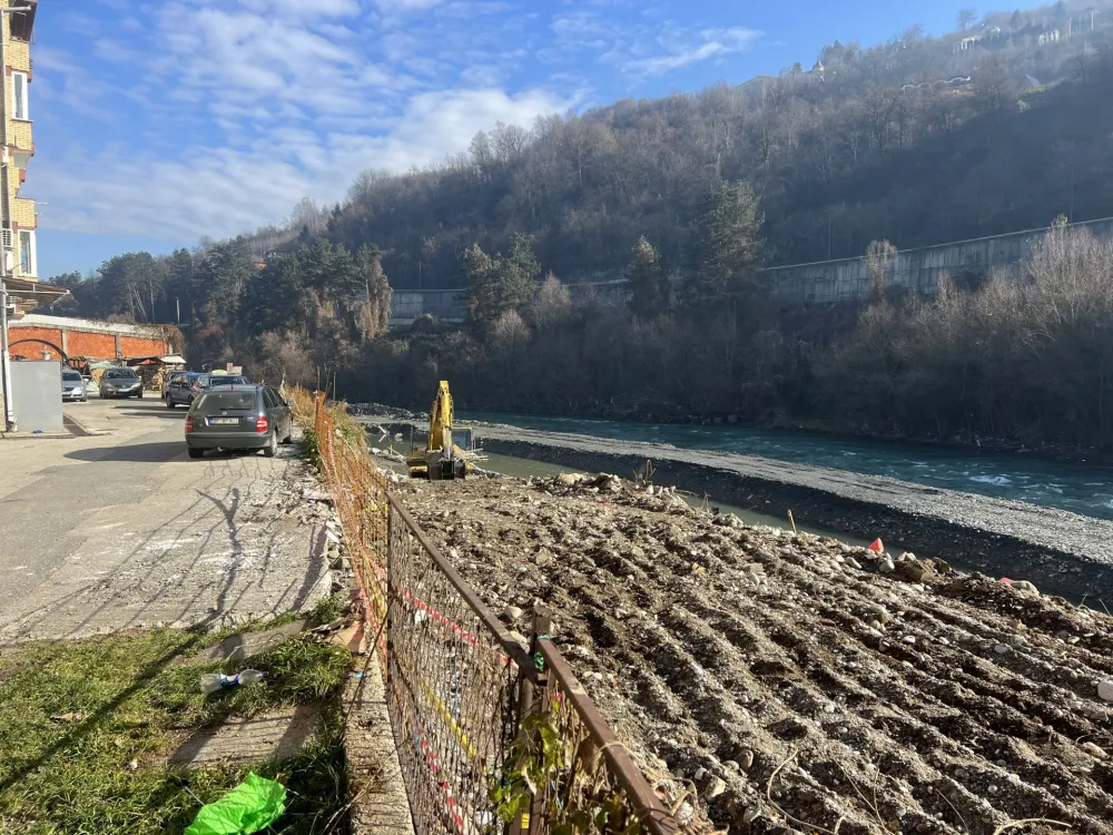 Vlasnik garaže na budućem &scaron;etali&scaron;tu pored Lim tvrdi: Obјekat sru&scaron;ili priјe odluke suda