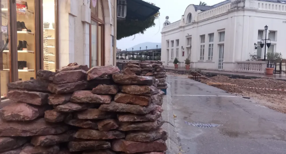 Herceg Novi: Inicijativa građana za za&scaron;titu trotoarskog kamena u Njego&scaron;evoj ulici