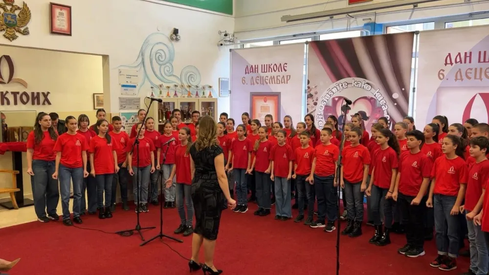 (FOTO/VIDEO) O&Scaron; &bdquo;Oktoih&ldquo; proslavila 34 godine rada: Te&scaron;ki uslovi grade snažne ljude