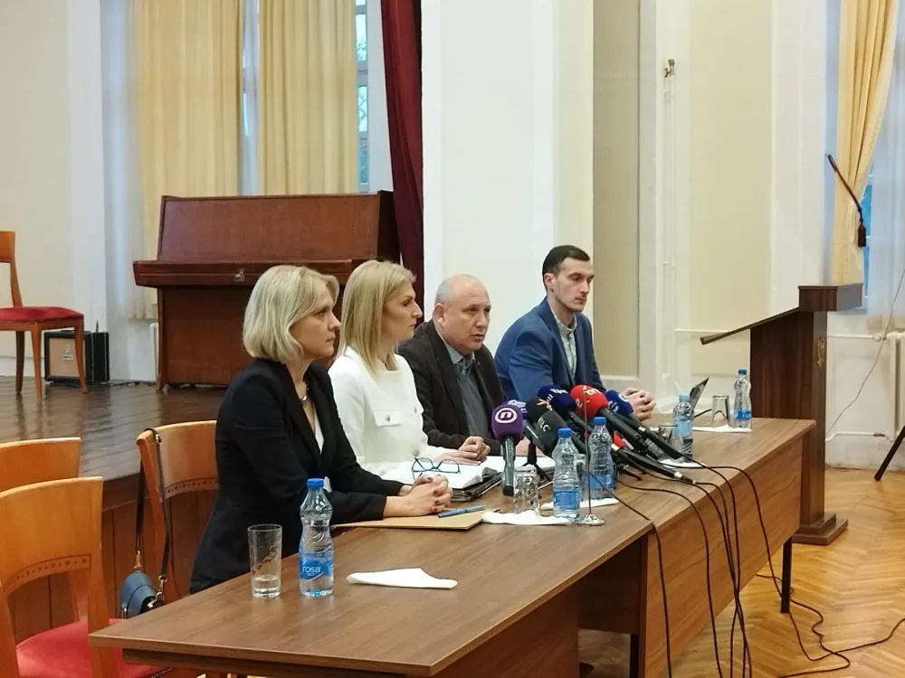 Vučurović: &Scaron;kola osuđuje postupak profesora Gimnazije, nama crtaju mete