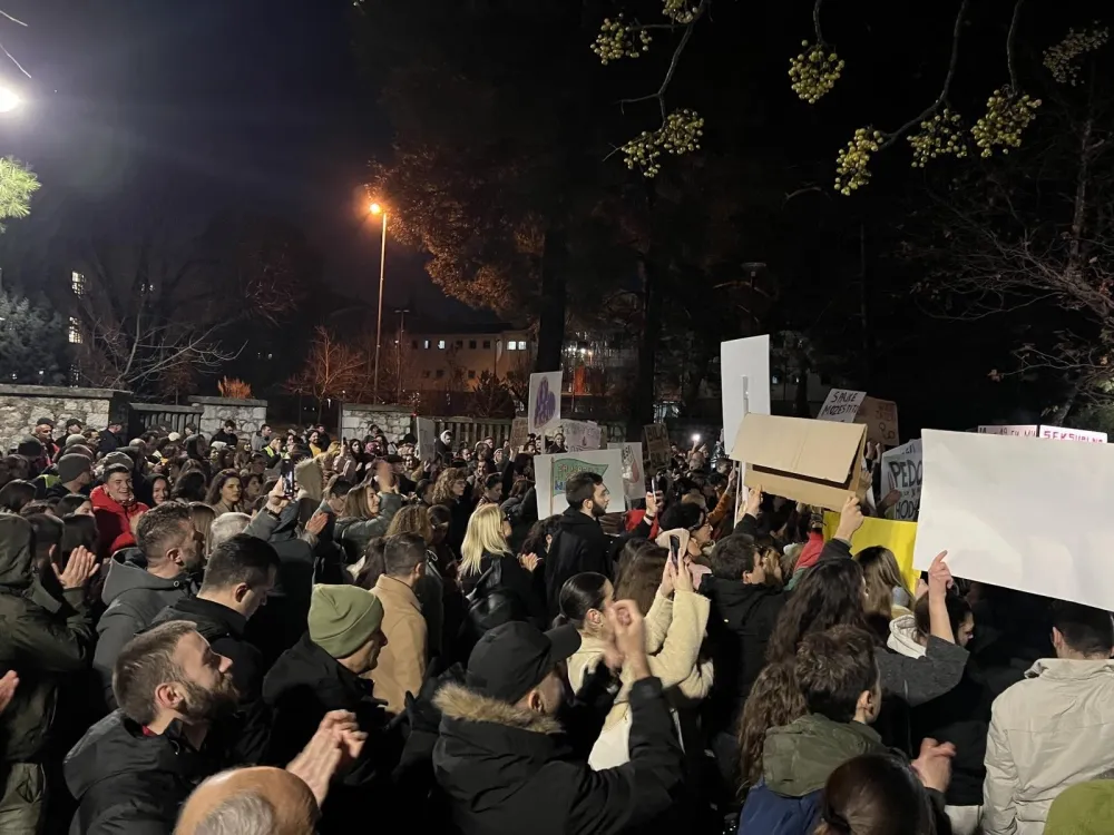 Protest ispred Gimnazije