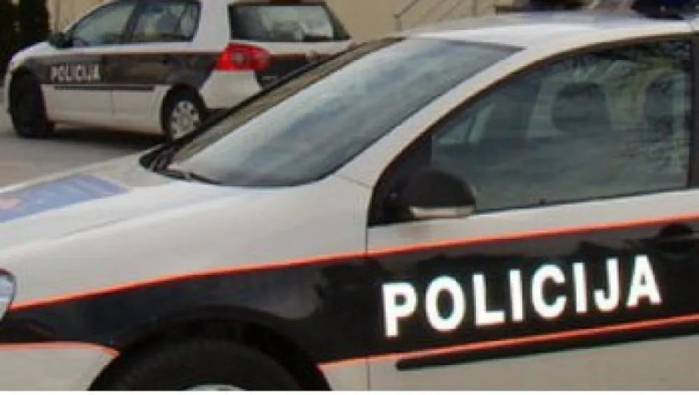 (VIDEO) Mladić automobilom probio rampu na granici BiH i Hrvatske, pa udario u policijsku blokadu i poginuo