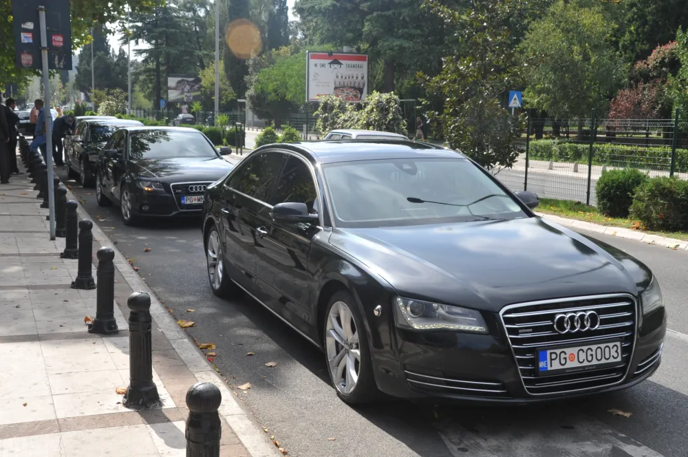 Ministarstva dijaspore i turizma i Po&scaron;ta nabavljaju četiri nova vozila: U novu godinu s novim automobilima