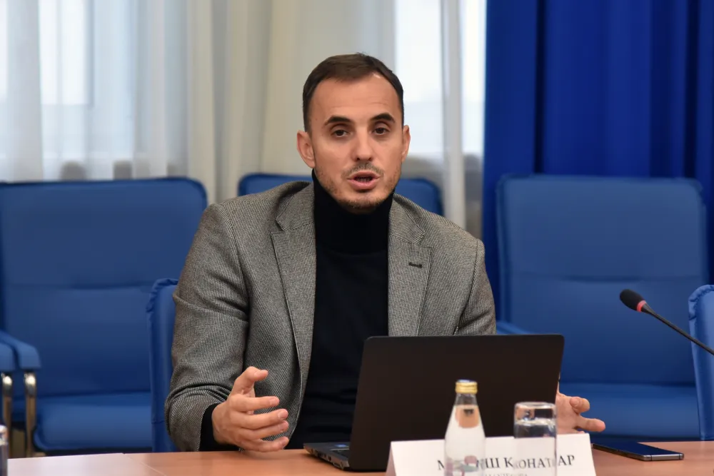 Konatar: Vlada za razvoj daje tri puta manje nego za plate