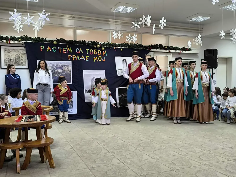 Dјeca vrtića "Suncokrili" obilježila 19. decembar: Rastem s tobom, grade moј