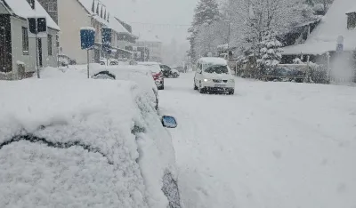 (FOTO/VIDEO) Nevrijeme na Žabljaku:&nbsp;Putevi&nbsp;prema Pljevljima i Nik&scaron;iću pod snijegom