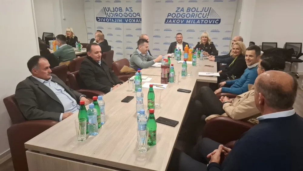 (FOTO) Nastavljeni razgovori o formiranju vlasti: Pregovori bez URA-e