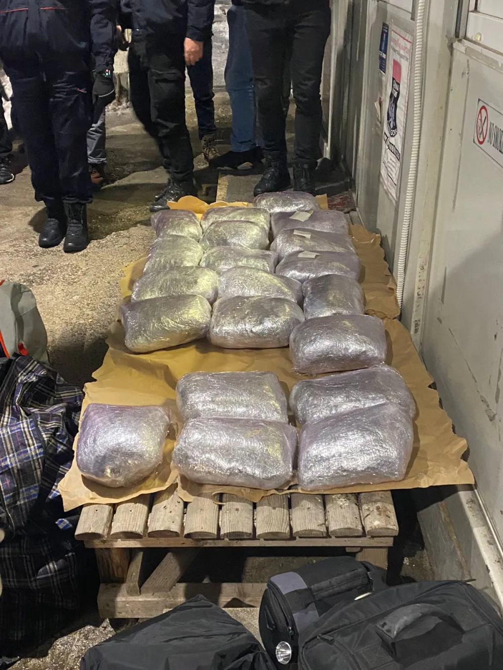 (VIDEO/FOTO) Na graničnom prelazu Dračenovac spriječeno krijumčarenje 20 kilograma marihuane