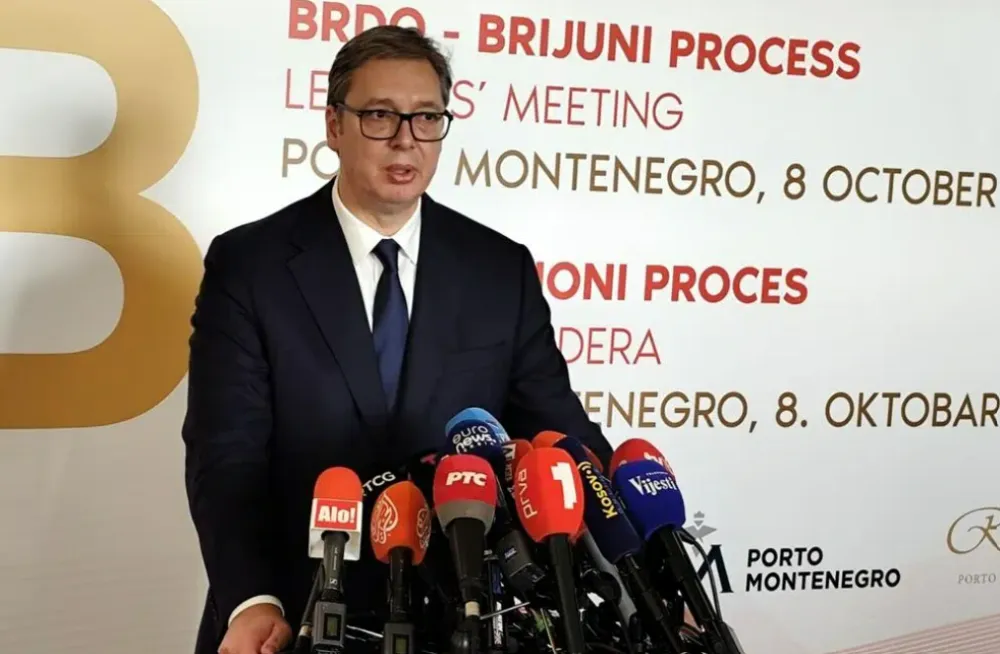 Vučić o skupu u Sava Centru: Vje&scaron;tačkom inteligencijom dodavali kriminalce i krezube