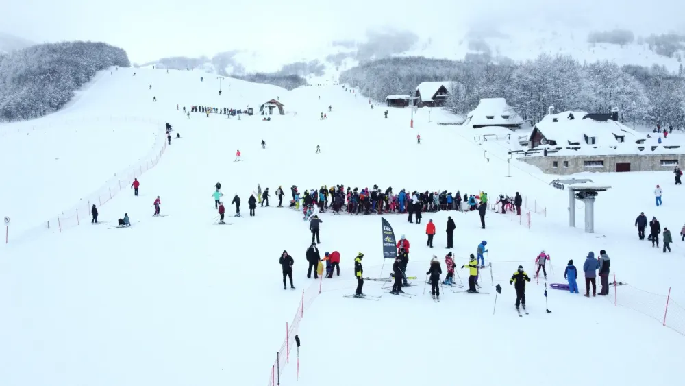 (VIDEO) Na Žabljaku pu&scaron;ten u rad Ski poligon za obuku skija&scaron;a početnika