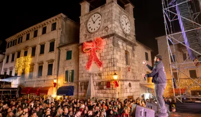 (VIDEO) Kotor uz Zabranjeno pu&scaron;enje dočekao 2025 godinu