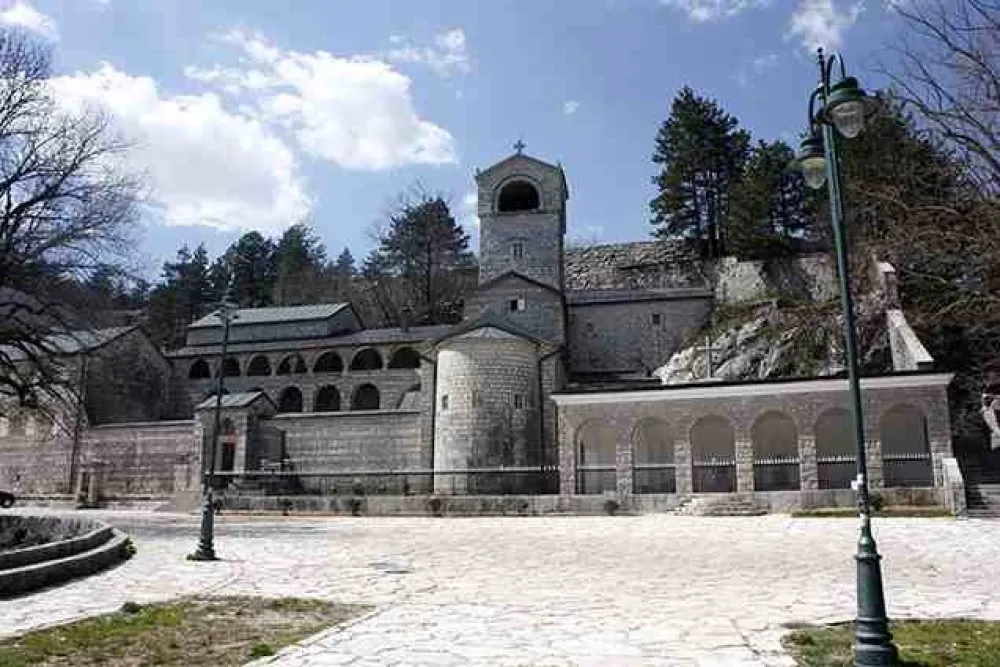 Bez javnog okupljanja na Badnje veče pred Cetinjskim manastirom