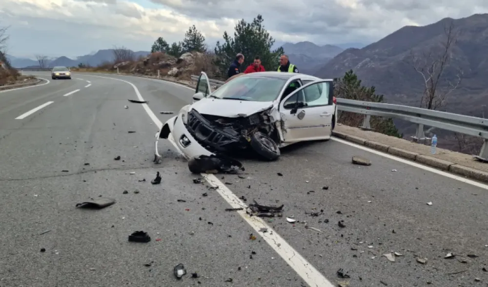 Cetinje - Podgorica: U sudaru jedna osoba lak&scaron;e povrijeđena