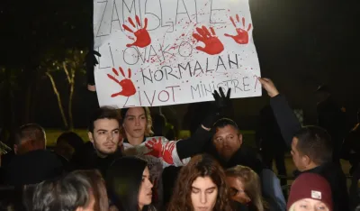 &bdquo;Kamo Śutra?&ldquo; ponovo&nbsp;traži&nbsp;ostavku &Scaron;aranovića i Bečića