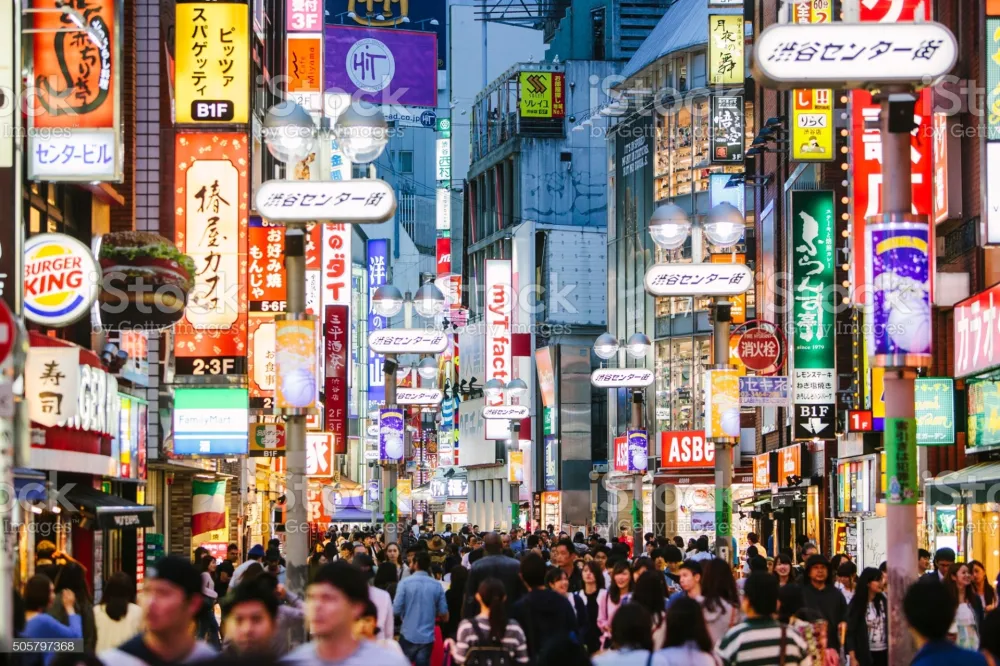 Japan pro&scaron;le godine privukao rekordan broj stranih turista, 36,8 miliona