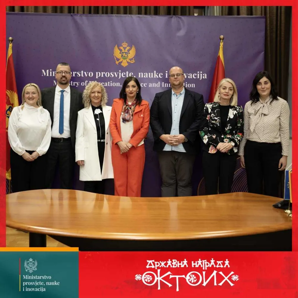 Ministarka prosvjete, nauke i inovacija, prof. dr Anđela Jak&scaron;ić-Stojanović, uručila je danas Državnu nagradu "Oktoih" dobitnicima za 2024. godinu.