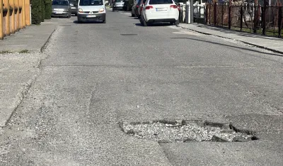 (VIDEO) Stanovnici ulice Cara Lazara traže hitnu rekonstrukciju: I zakrpe na asfalti ponovo krpljene