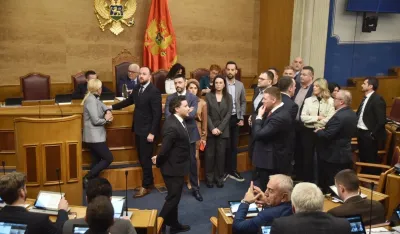Opozicija prekunula rad parlamenta