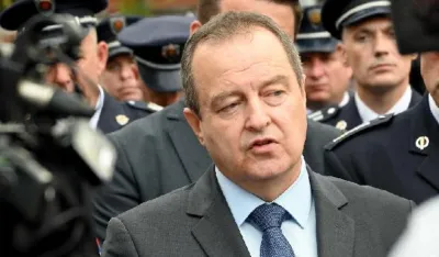 Dačić demantovao da će policija u toku noći intervenisati protiv okupljenih na Autokomandi