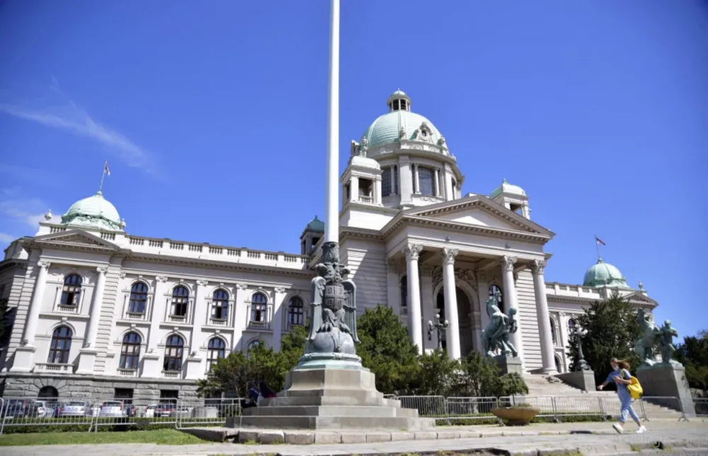 Večeras vanredna sjednica Vlade Srbije, odlučuje se o izborima