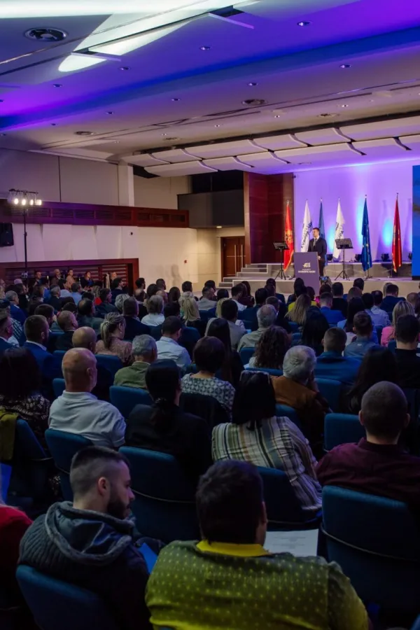  Poslanički klub PES-a: Bez odlaganja usvojiti budžet, jer građani ne mogu da čekaju