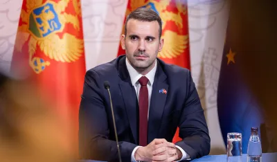 Spajić poručio Janoviću: Bolje se solidari&scaron;i sa ugroženim penzionerima