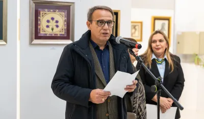 Izložba likovnog umjetnika Esada &Scaron;abotića: Bihorski ćilim kroz ebru umjetnost čuva od zaborava