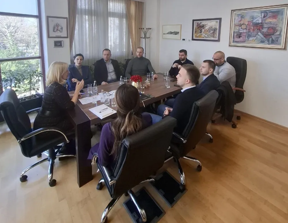 &nbsp;Gradu budžet, Vučiniću fotelja