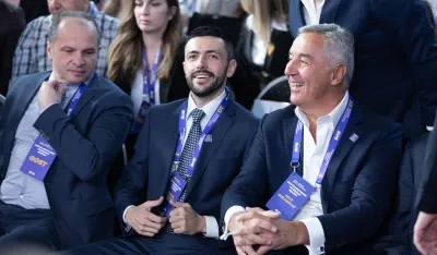 Milo Đukanović izabran za počasnog predsjednika DPS-a
