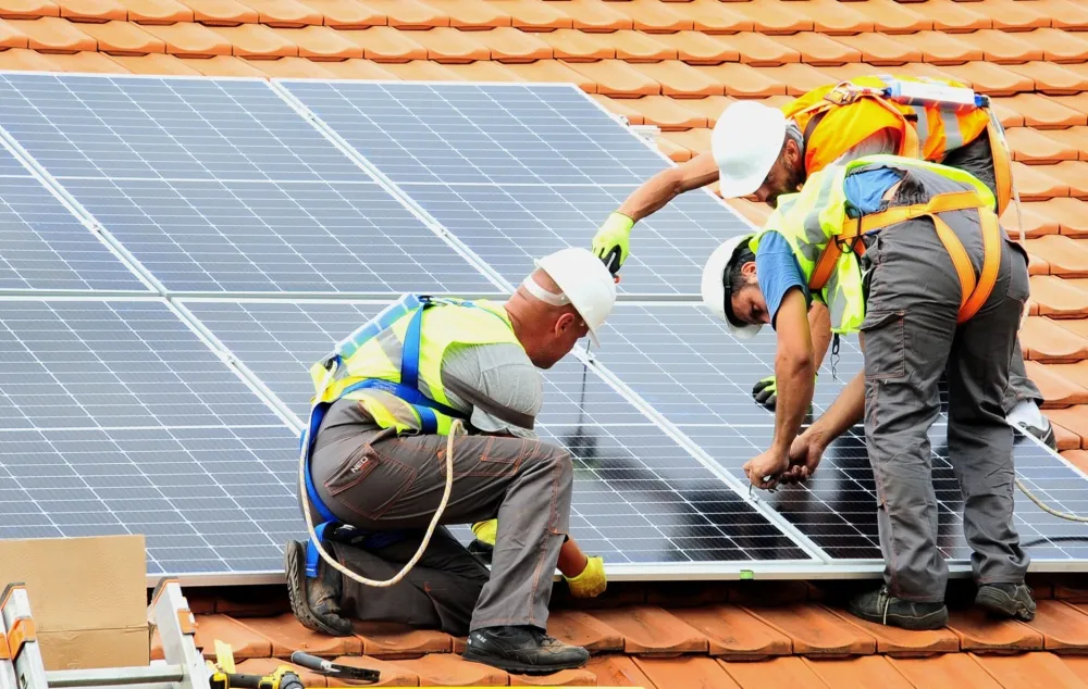 Prosječna bruto zarada u Solar gradnji 909,85 eura