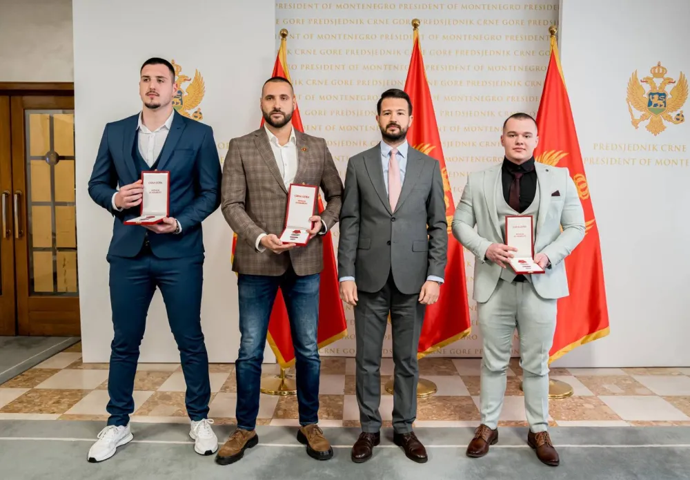 Milatović odlikovao medaljama za hrabrost Tea Adžića, Nikolu Radonjića i Aleksandra Mišnića