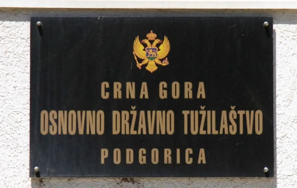 Zadržavanje zbog porodičnog nasilja: Suprugu čupao za kosu i udarao &scaron;akama u lice