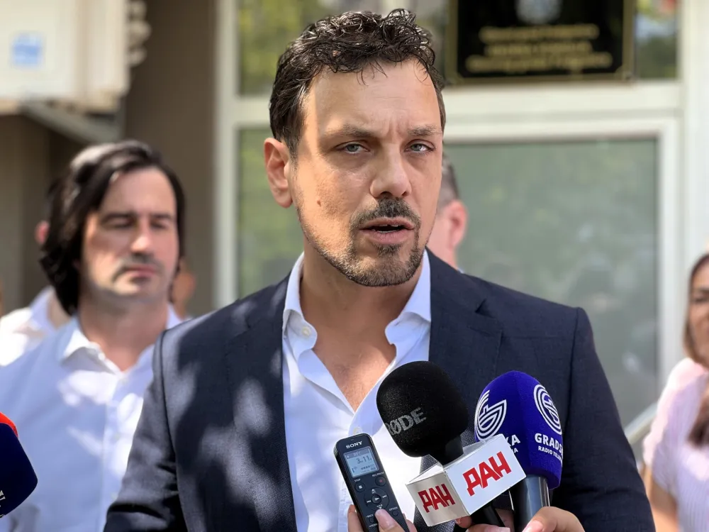 Kadić: Svi neophodni ljekovi za terapiju su na listi, ne unositi paniku među građane