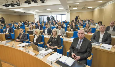 Vlast na granici odborničke većine