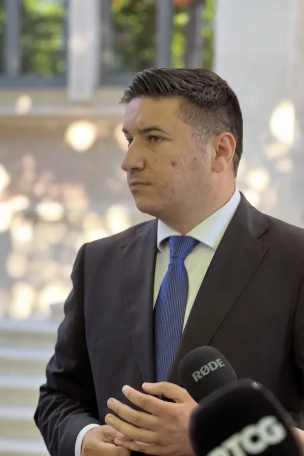Dajković: I&scaron;arane i o&scaron;tećene prostorije Slobodne Crne Gore u Nik&scaron;iću, opasna poruka za cijelo dru&scaron;tvo