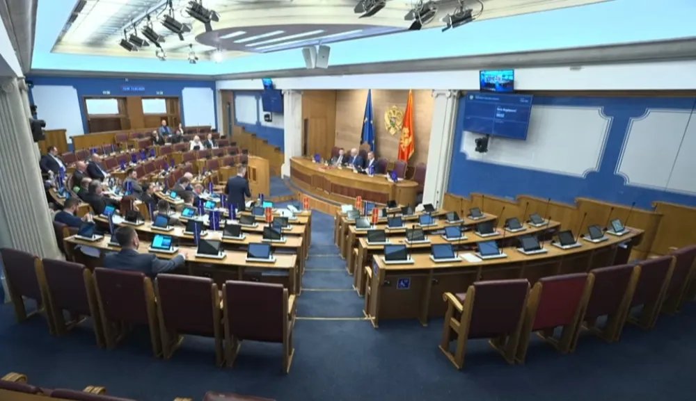 (UŽIVO) Bogdanović:&nbsp;Danas produžavamo rok za zamjenu ličnih karata i&nbsp;ogla&scaron;avamo da tajkunske Crne Gore vi&scaron;e nema