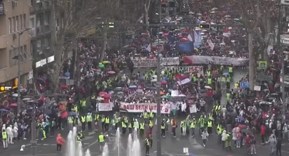(VIDEO/FOTO) Beograd - Studenti nakon incidenta poručili da je protest zvanično zavr&scaron;en: "Pojedinac nije država, mi smo država"