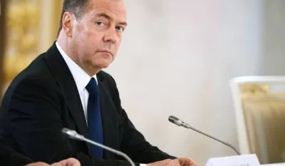 Medvedev o slanju NATO trupa u Ukrajinu: Pitajte Trampa
