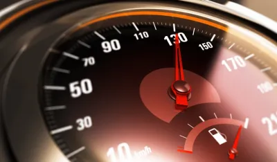 UP: Podgoričanin vozio 235km/h na auto-putu, uhap&scaron;eno nekoliko mlađih vozača